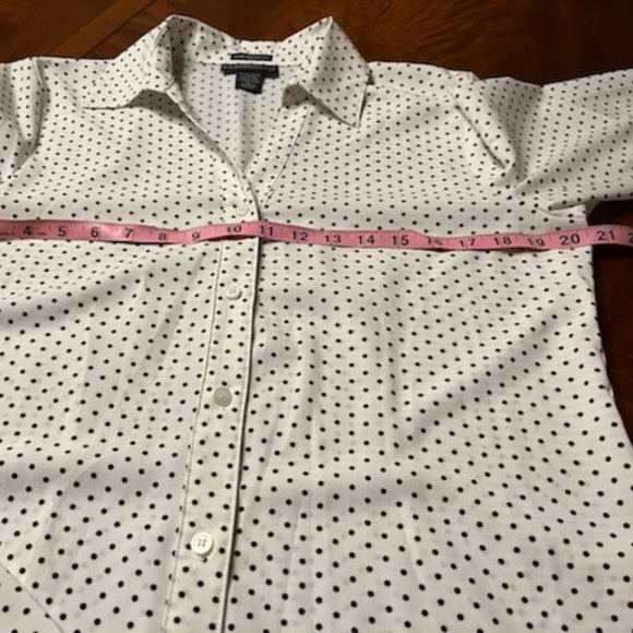 Very Pretty White and Black Polka Dot Blouse -M - Picture 14 of 16